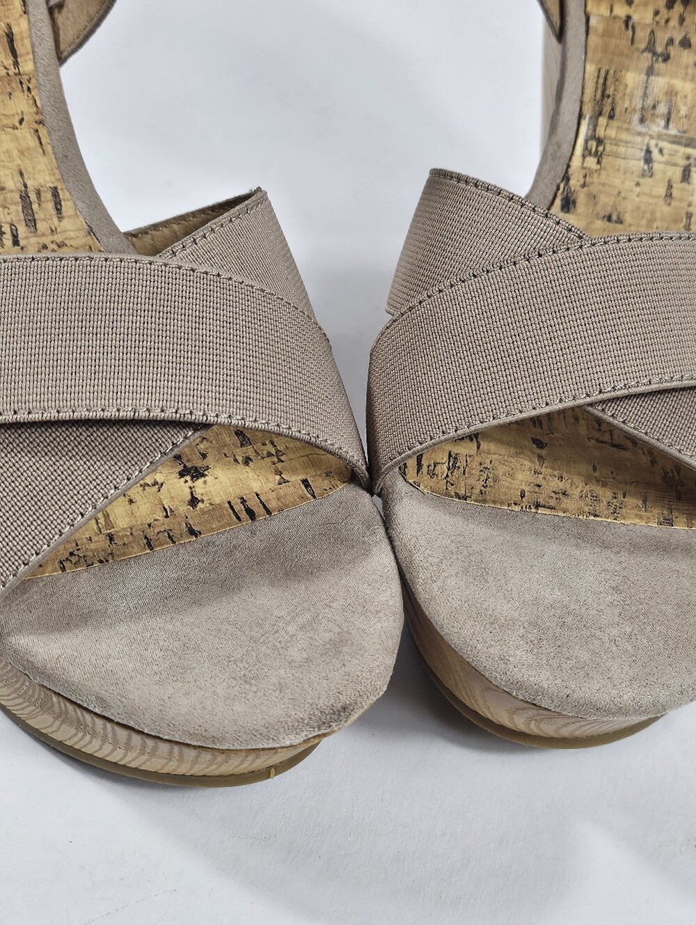 G By Guess Sirrah Beige Taupe Faux Suede Cross Strap Woodgrain Platform Sandal - Picture 6 of 16